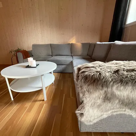 Sentral Og Romslig Naert Senja *