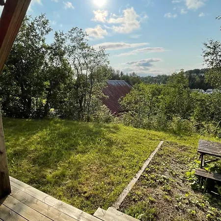 Sentral Og Romslig Naert Senja *