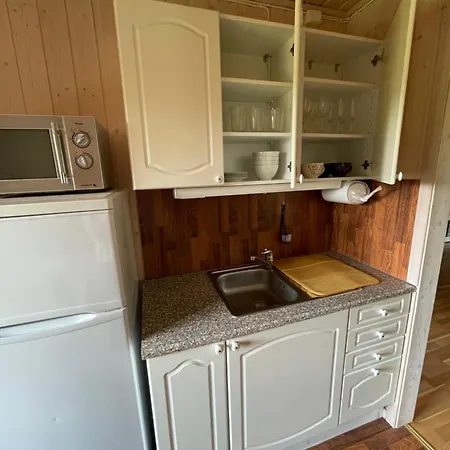 Sentral Og Romslig Naert Senja