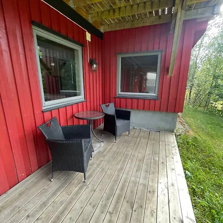 Sentral Og Romslig Naert Senja Apartamento *